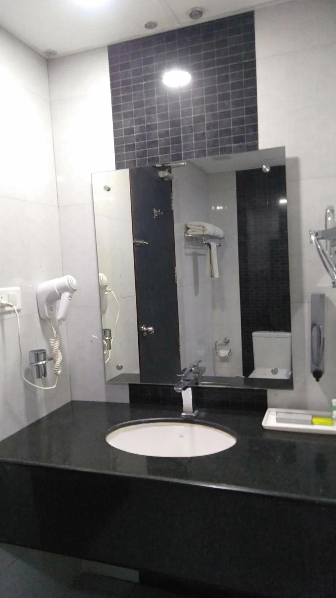 Rouba Residency Hotel Ponnani Екстер'єр фото